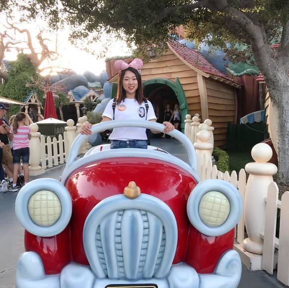 Meet your Posher, Shirley - Picture 1 of 1